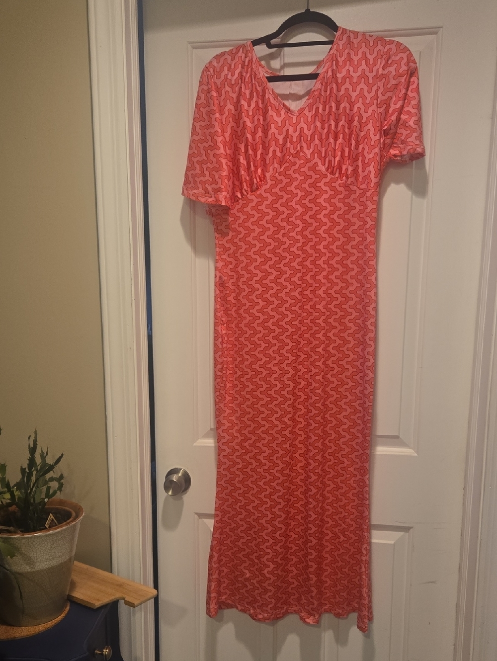 Women’s Pink Patterned V-Neck Maxi Dress